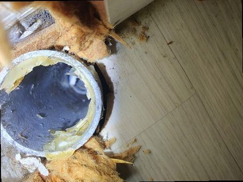노원구 하수구막힘 배관 내부 이물질을 확인하고 배수 흐름을 점검하는 과정