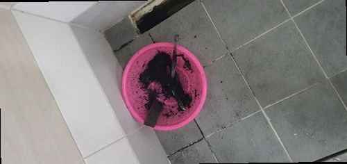 노원구 하수구막힘 배관 점검 도구와 안전 수칙을 확인하는 모습